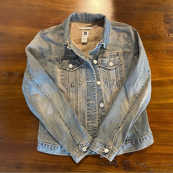 GAP Factory Jean Jacket Size Medium - Picture 2 of 5
